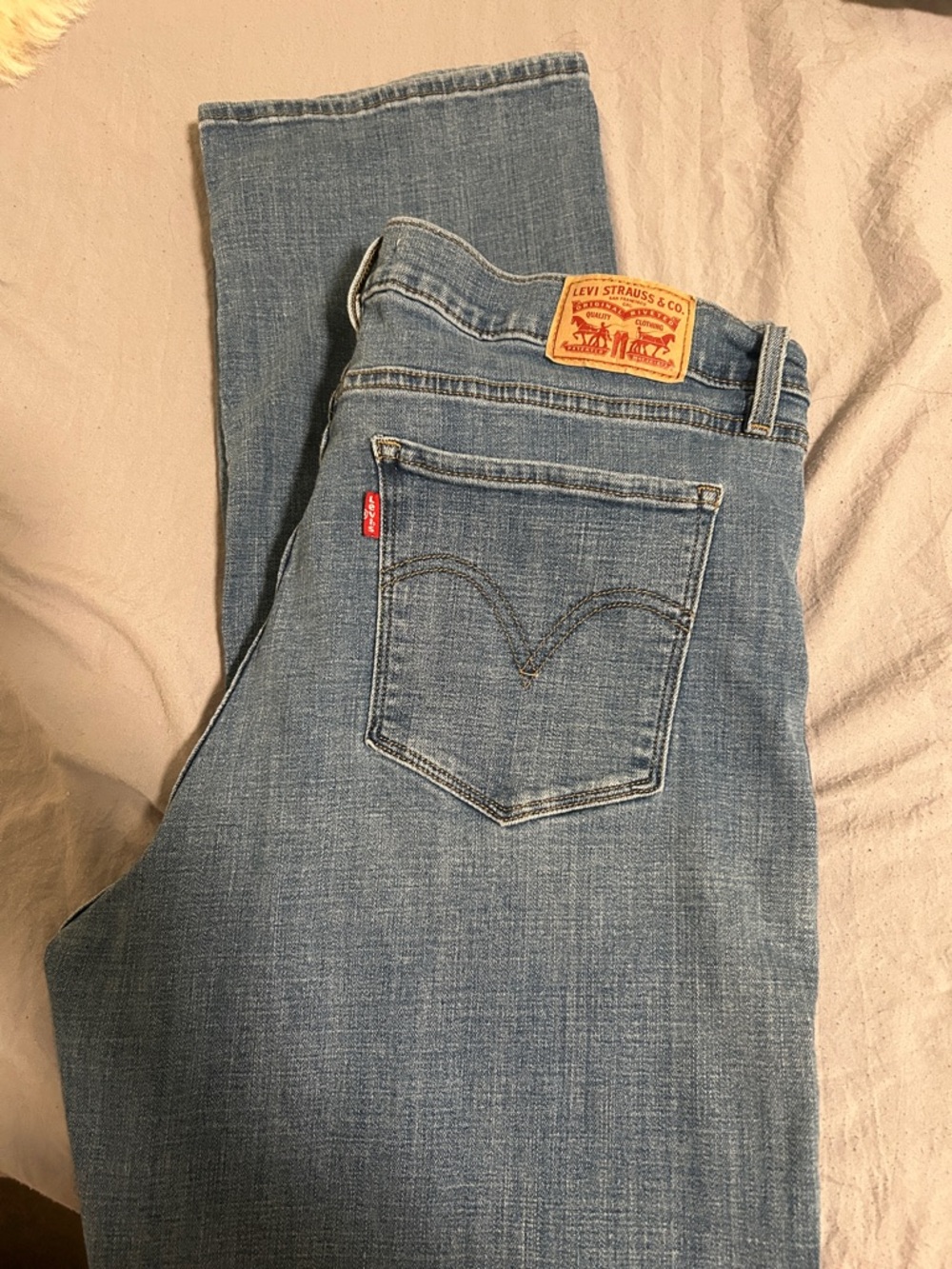 Levi's Women's Light Blue classic bootcut Jeans with Red Tab